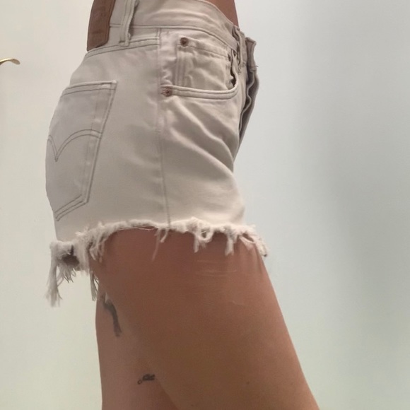 Levi high rise Denim shorts - Picture 3 of 3